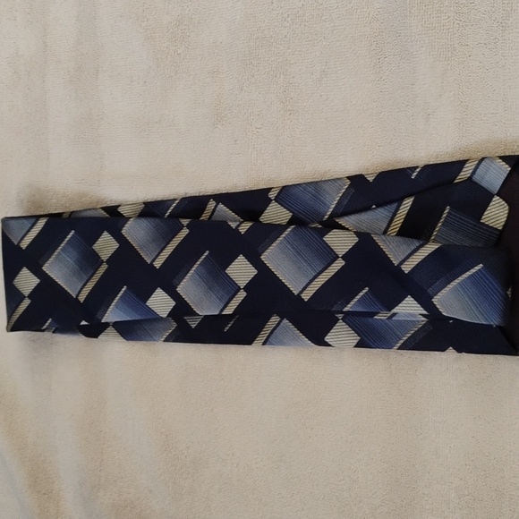 Nordstrom Men's Tie! - Picture 2 of 4